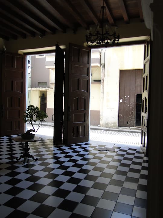 Wyjście na ulicę Hotel Del Tejadillo