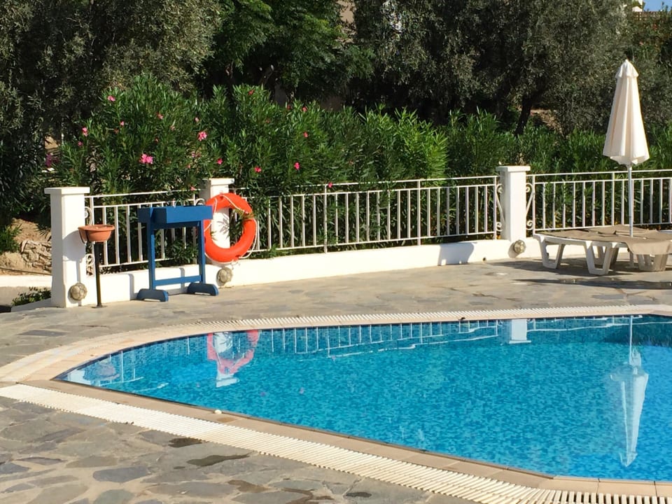 Oberer Poolbereich links alltoura Club Hotel Porto Angeli Beach Resort
