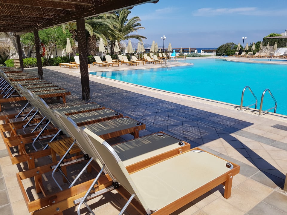 Pool Apollonia Beach Resort & Spa