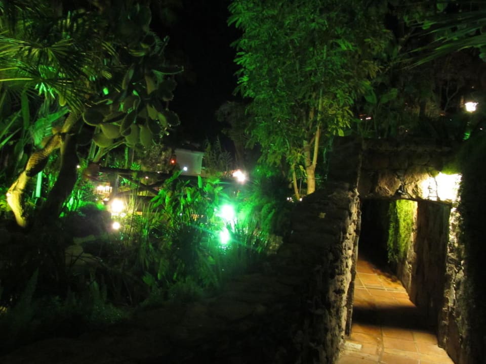 Anlage - Nacht Hotel Parque Tropical