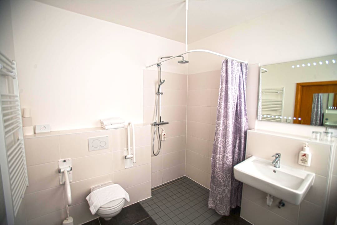 Rollstuhlgerechtes Badezimmer Hotel Amalienburg
