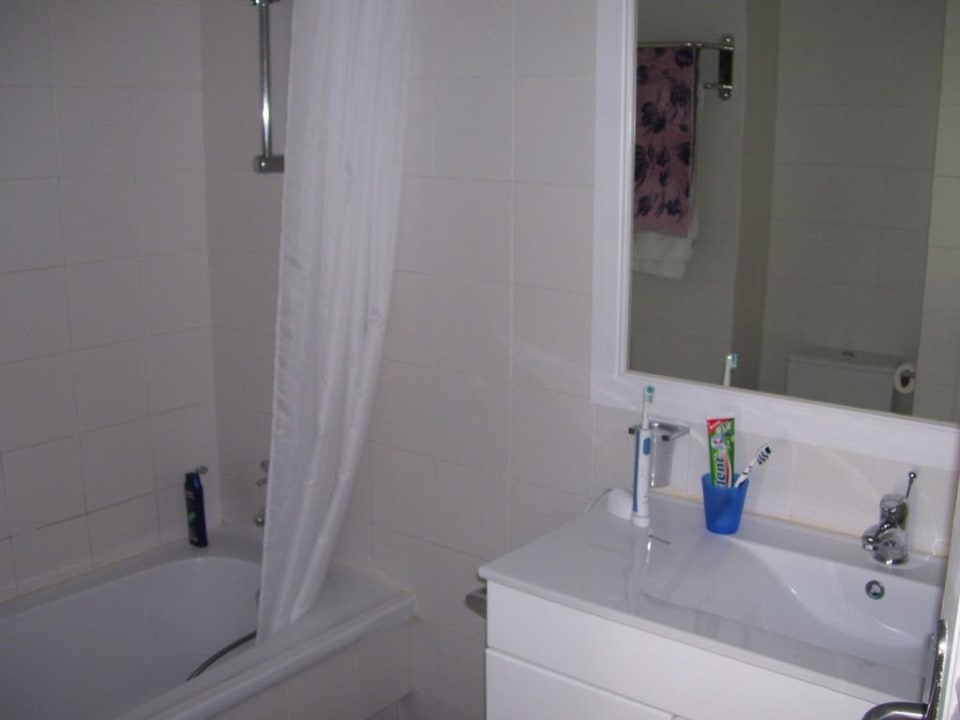 Badezimmer mit Badewanne Los Olivos Beach Resort