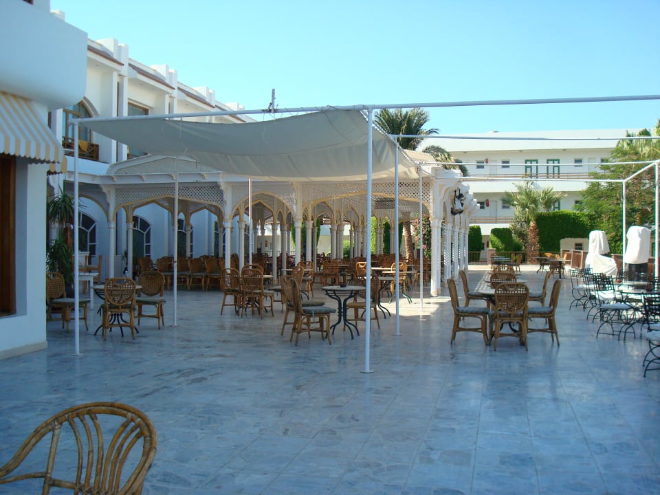 Terrasse des Hotels The Grand Hotel Hurghada