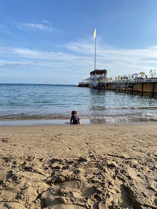 Strand Adin Resort Hotel