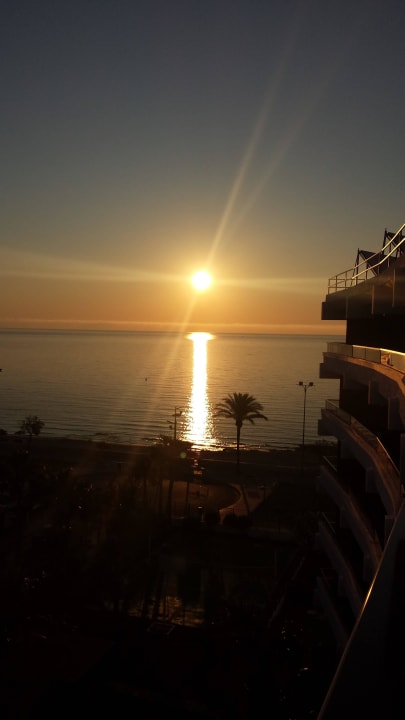 Sonnenaufgang vom Zimmerbalkon aus allsun Hotel Sumba