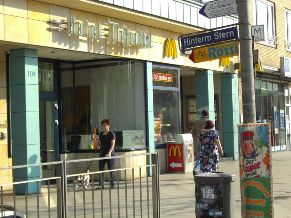 Eingang vom Hotel Tiefenthal Garner Hotel Hamburg - Wandsbek Marktplatz