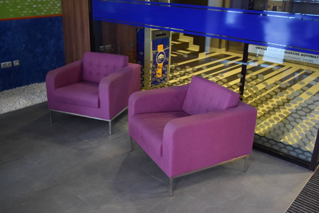Sessel im Eingangsbereich Hampton by Hilton Warsaw City Centre