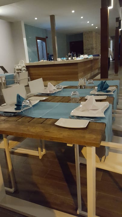 Restaurant Roka Acanthus Cennet Barut Collection