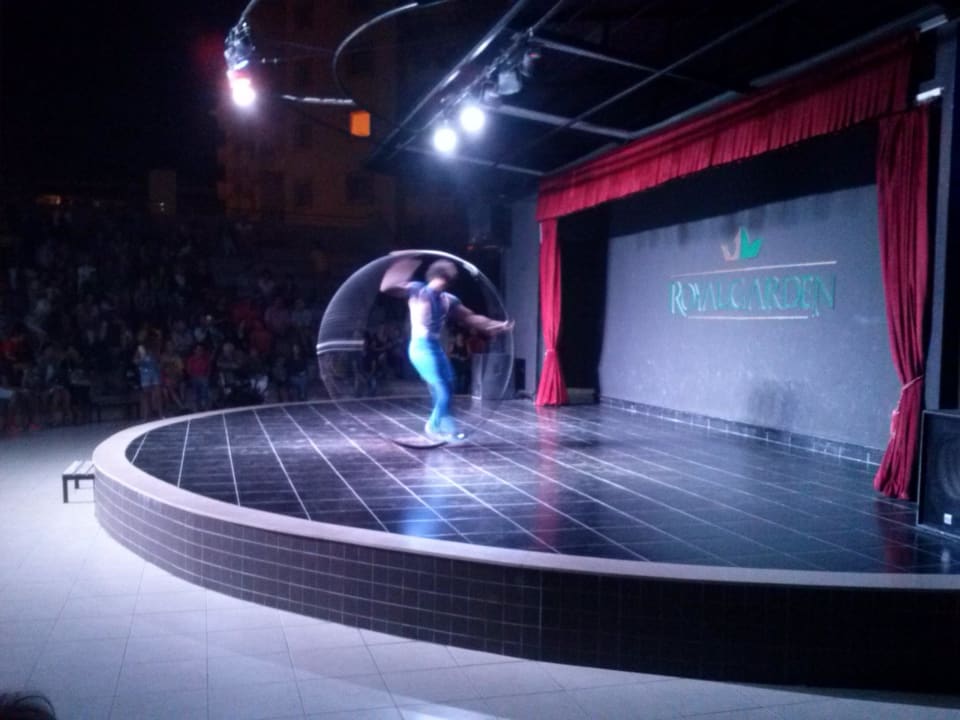 Show Hotel Royal Garden Beach