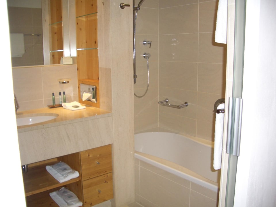 Bad mit Badewanne  AQUA DOME