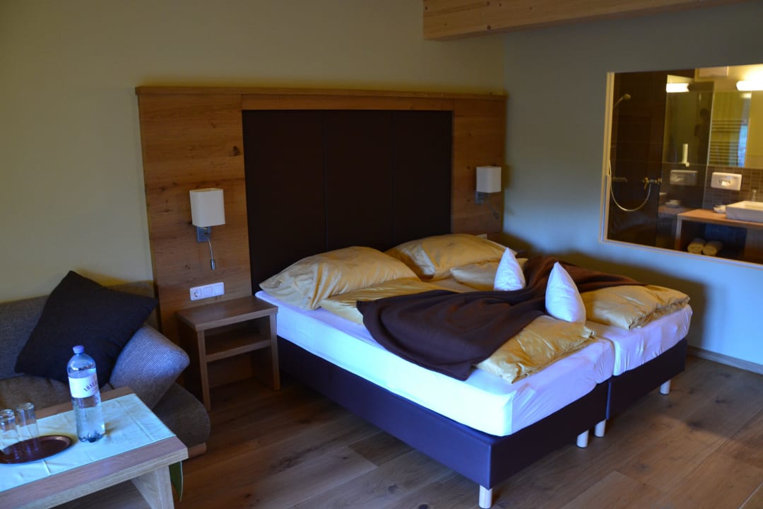 Deluxe-Zimmer: Bett Hotel Victoria