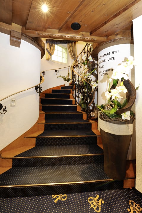 Hotelaufgang Hotel Krone