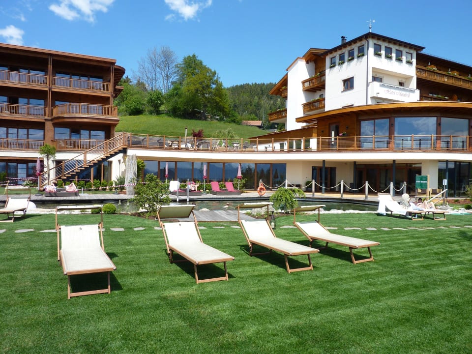 Der Naturschwimmteich Hotel Chalet Mirabell