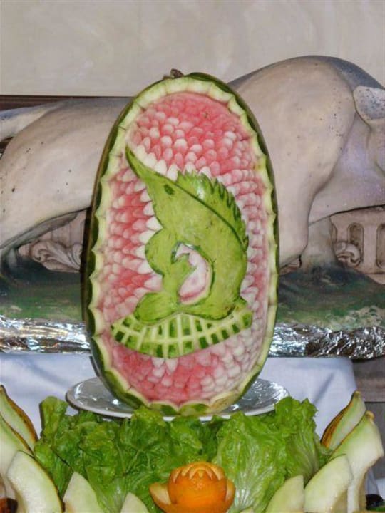 Und noch eine Melone mit geschnitzten Motiv Royal Atlantis Beach Hotel