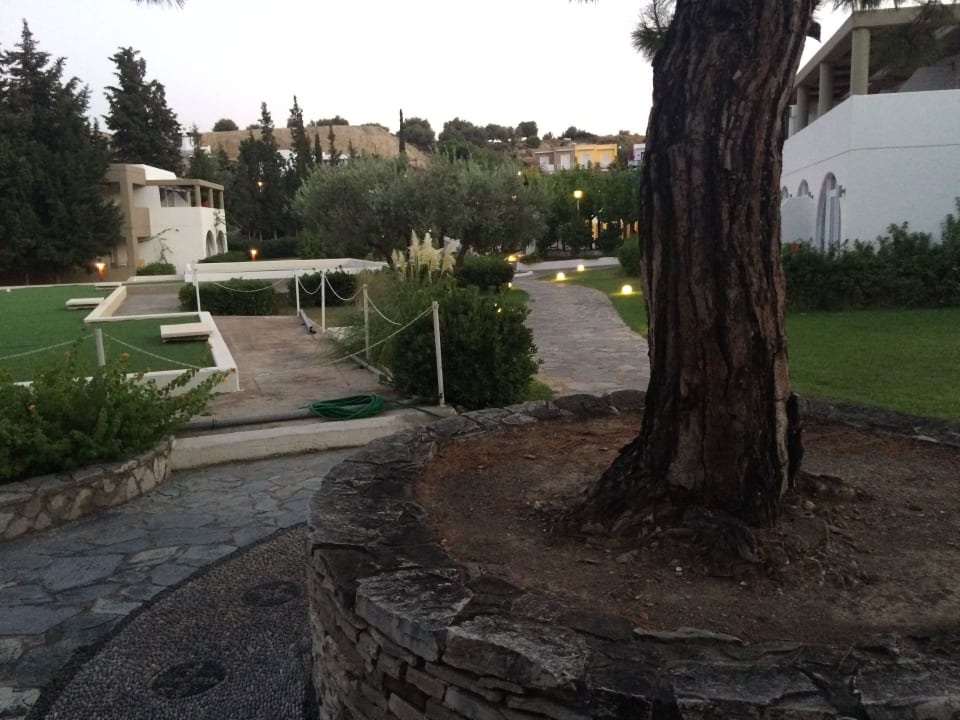 Widok na teren hotelu alltoura Club Hotel Porto Angeli Beach Resort