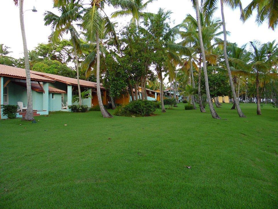 Liegewiese an den Bungalows Wyndham Alltra Samana