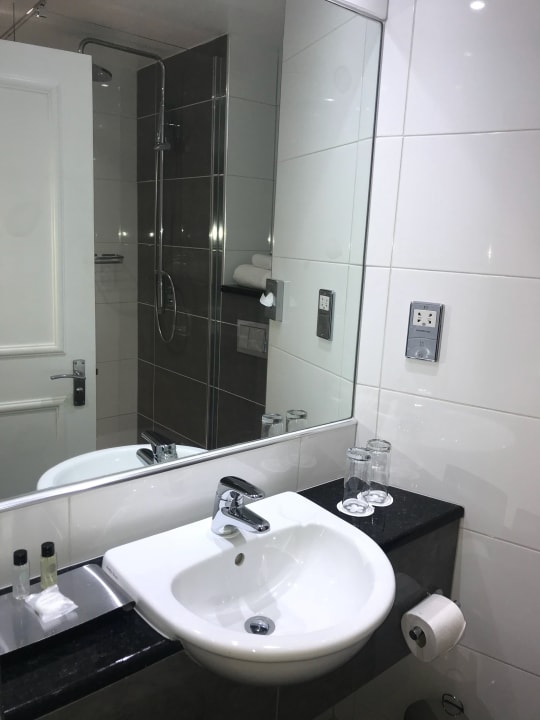 Zimmer Maldron Hotel Dublin Airport