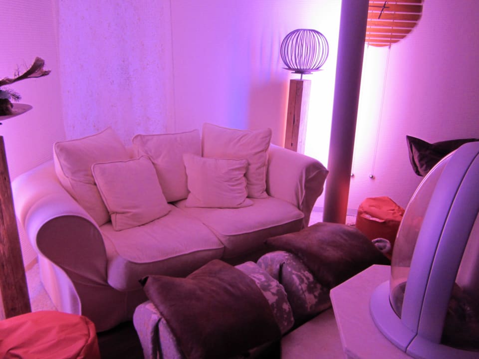 Sofa im Klangraum Romantischer Winkel RoLigio® & Wellness Resort