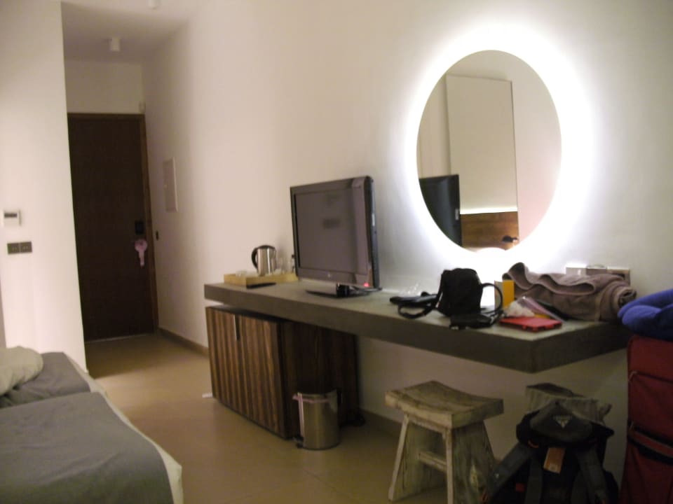 LCT-TV, Kühlschrank Amphora Hotel & Suites