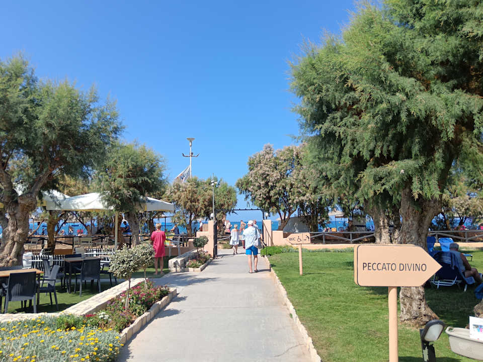 Gartenanlage Anissa Beach & Village