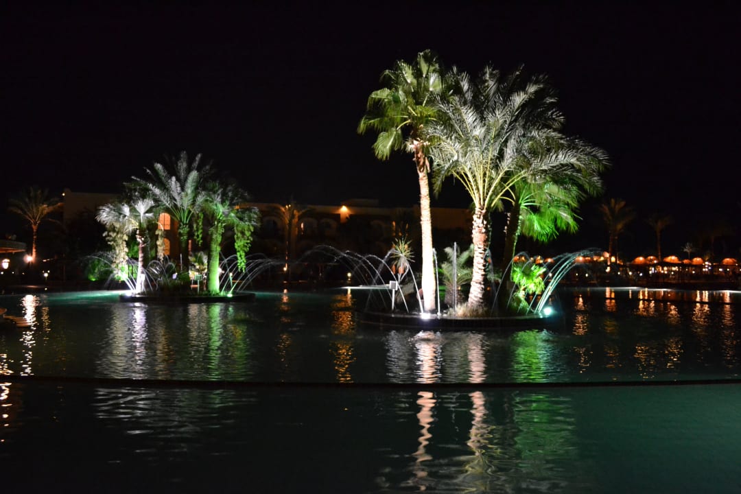 Piękny widok basenu  Desert Rose