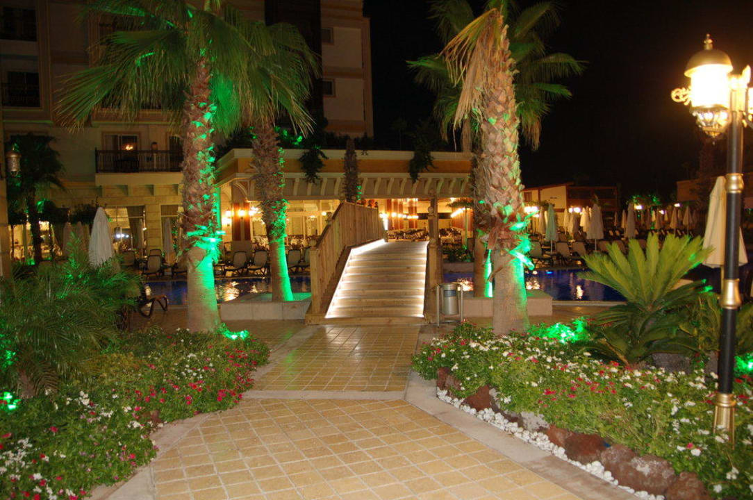 Brugje over zwembad Diamond Excellence Resort & Spa