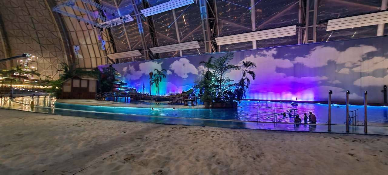 Pool Tropical Islands Resort