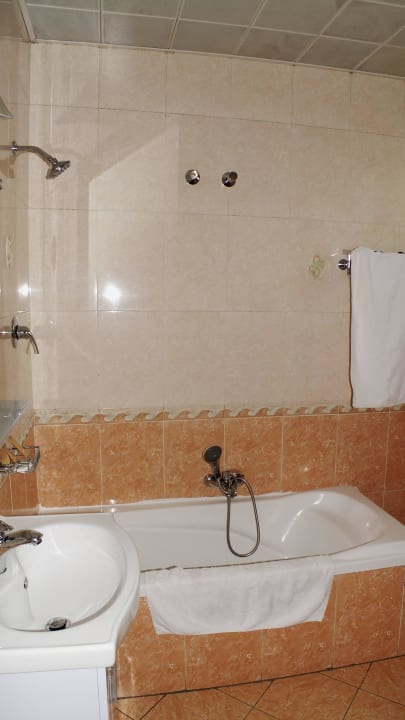 Bathroom 418 Debre Damo Hotel