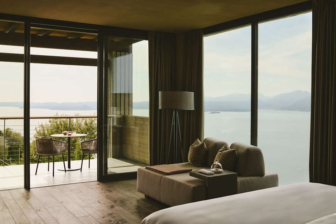 Zimmer Cape of Senses