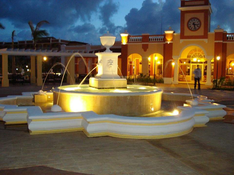 Theatervorplatz Resonance Musique Varadero