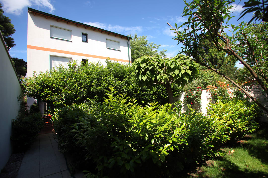 Gartenanlage Landhaus Apartments & Studio