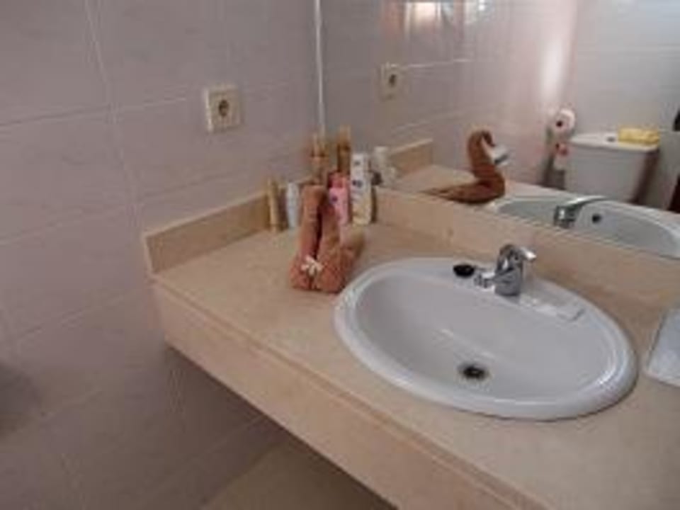 Bad im Familienzimmer Flipflop Cala Romantica