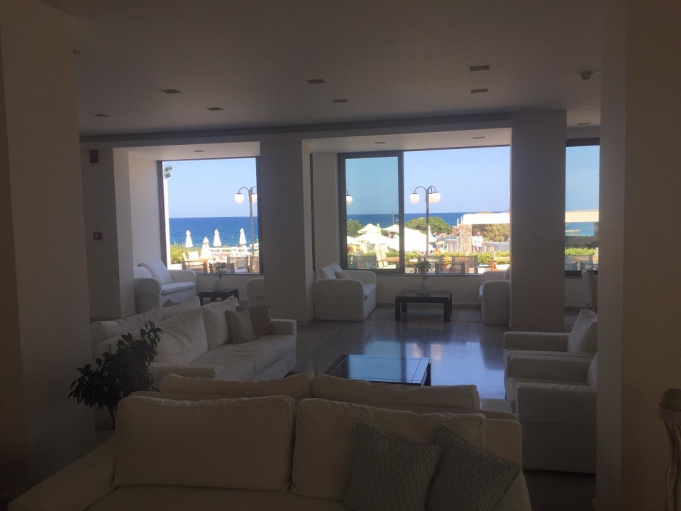 Lobby Maritimo Beach Hotel