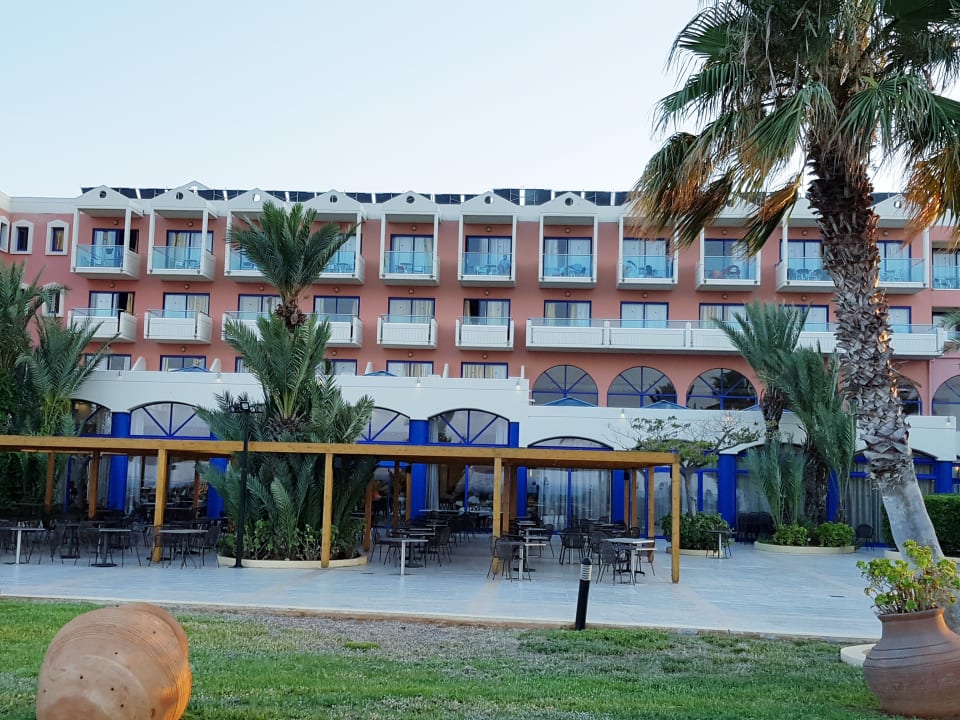 Außenansicht Kresten Palace Hotel