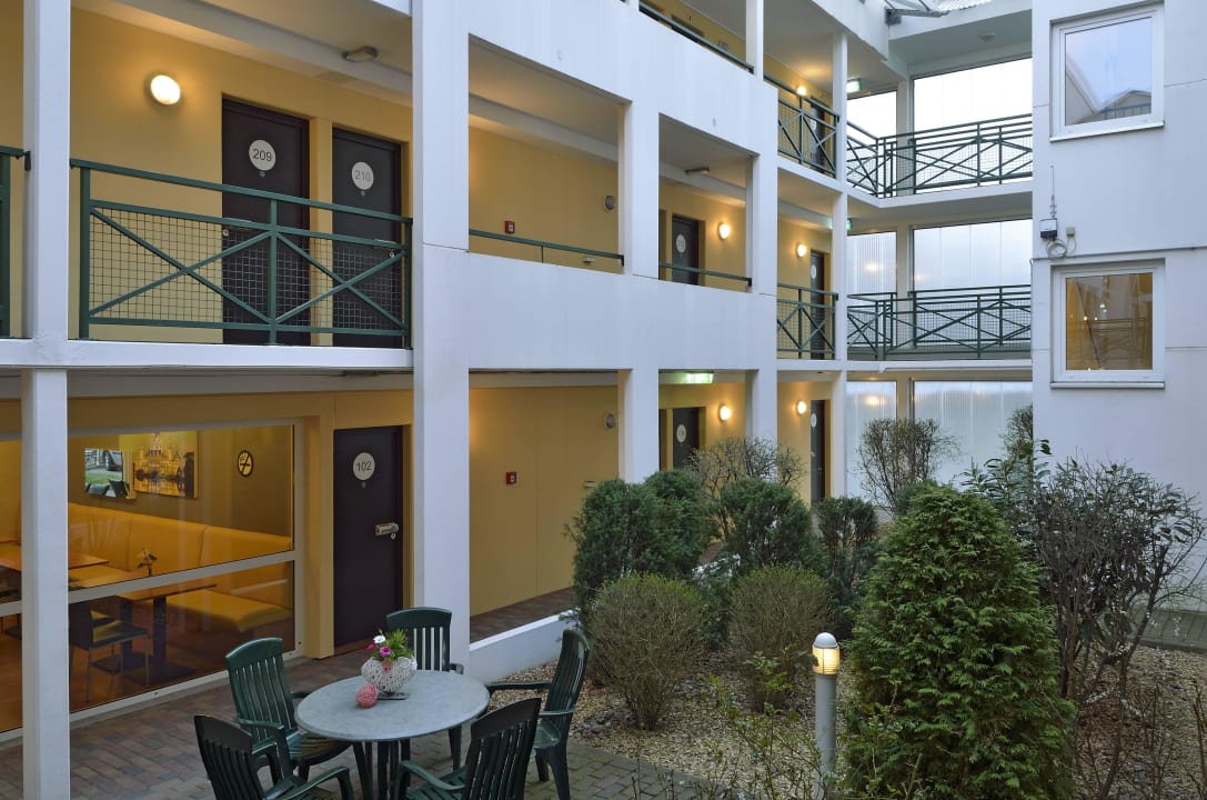 Innenhof B&B Hotel Hannover-Nord