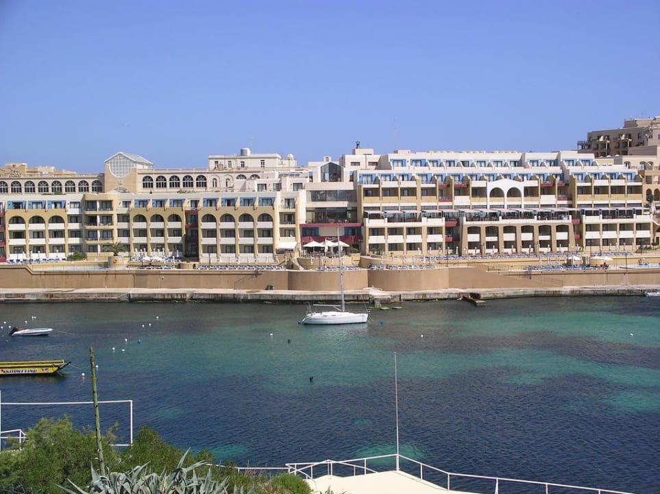 Blick auf das Hotel Verdi St George's Bay Marina
