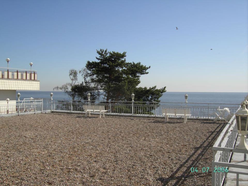 Blick auf die Terrasse Hotel am Fischerstrand