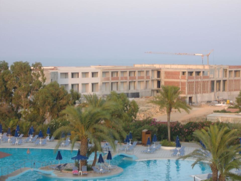 Baustelle nebenan Kresten Palace Hotel