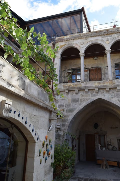 Außenansicht Aren Cave Hotel
