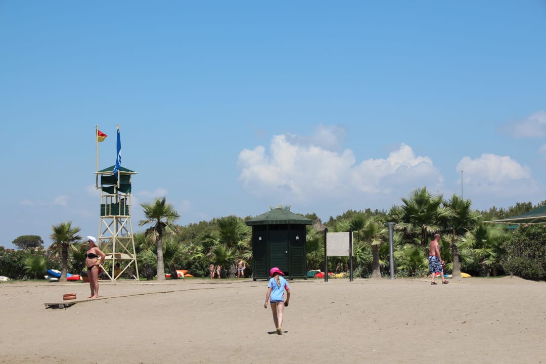Strand sehr sauber und Wachturm immer besetzt Xanadu Resort Hotel