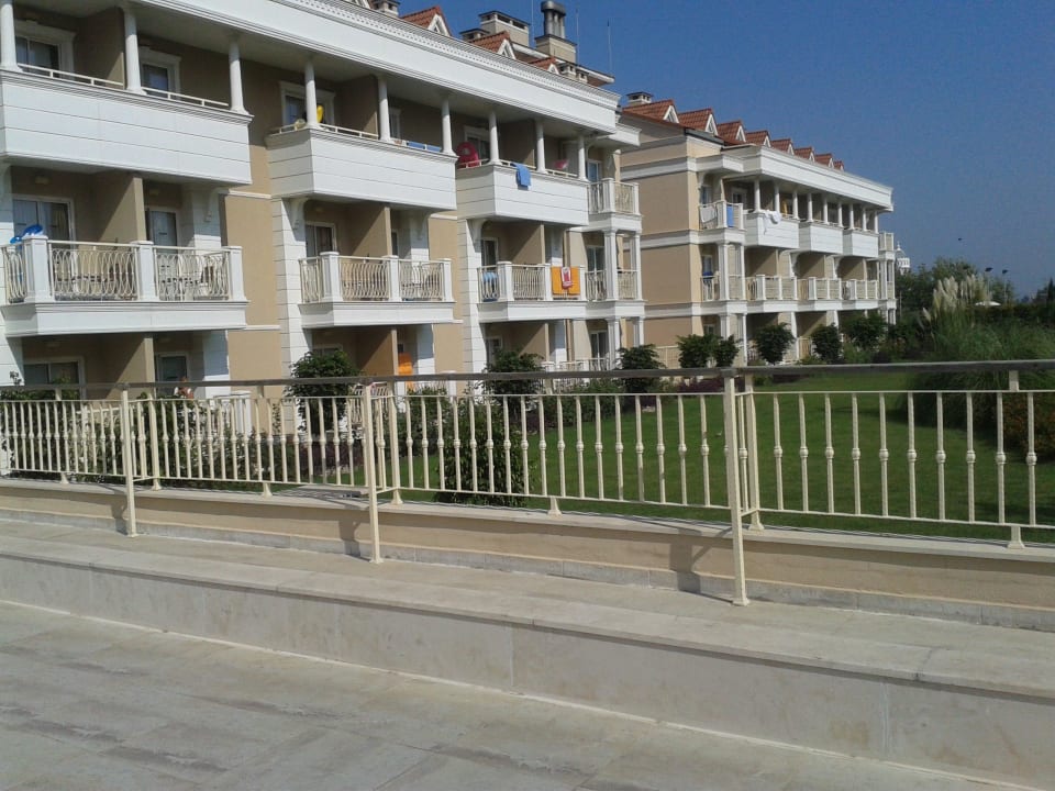 Aussicht von Terrasse auf Block 1 und 2 Trendy Aspendos Beach Hotel
