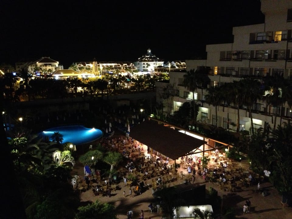 Pool und Bar am Abend Hotel Best Tenerife