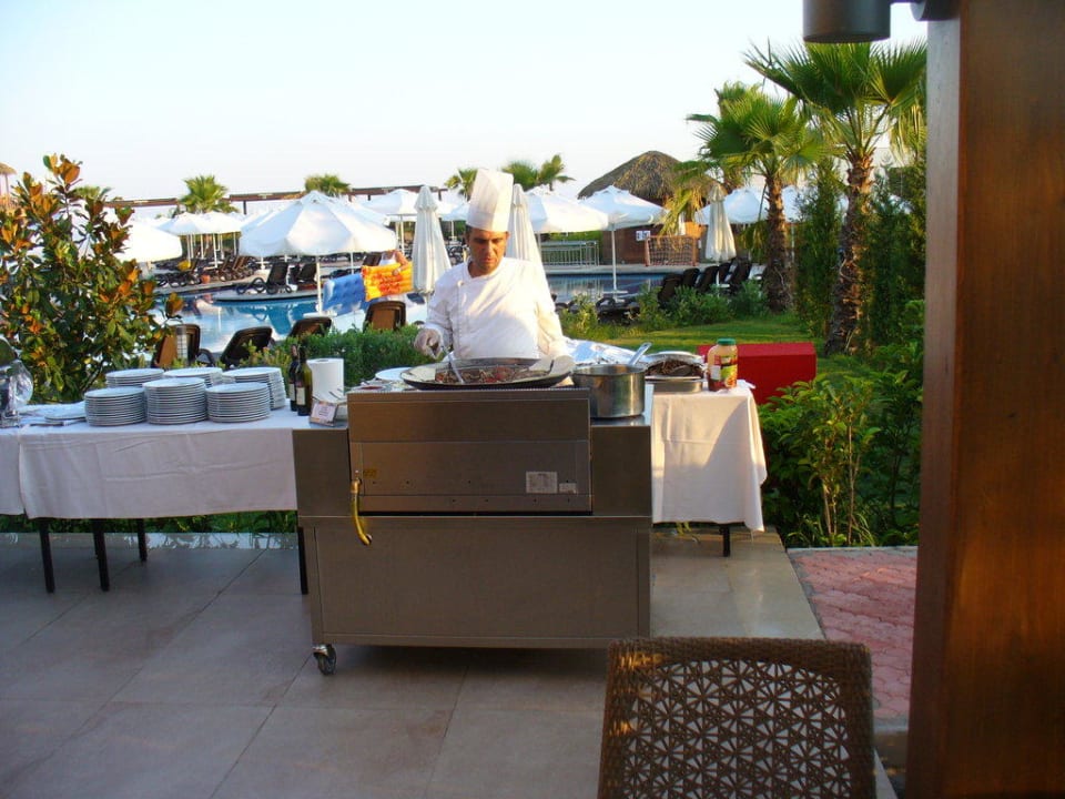 Außengrill beim Abendbuffet Sherwood Dreams Resort