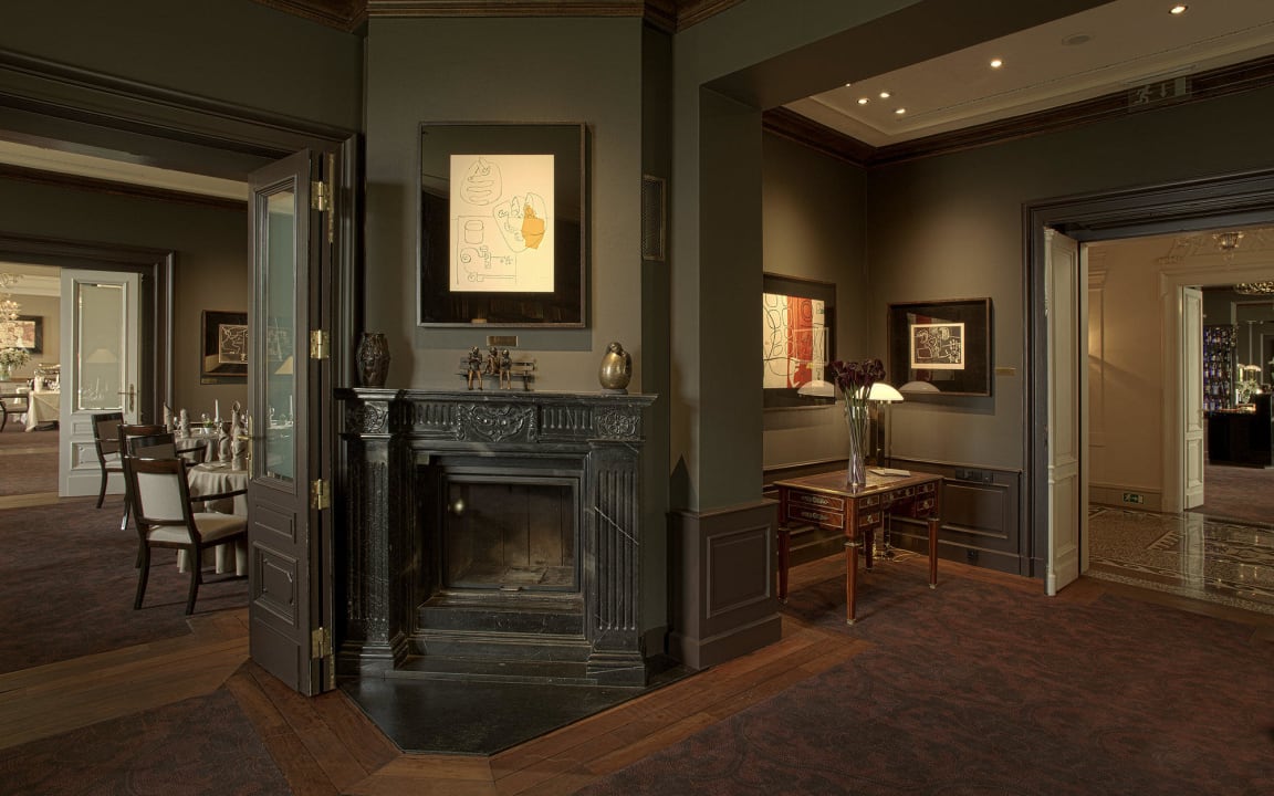 Library with works of Le Corbusier Le Palais Art Hotel