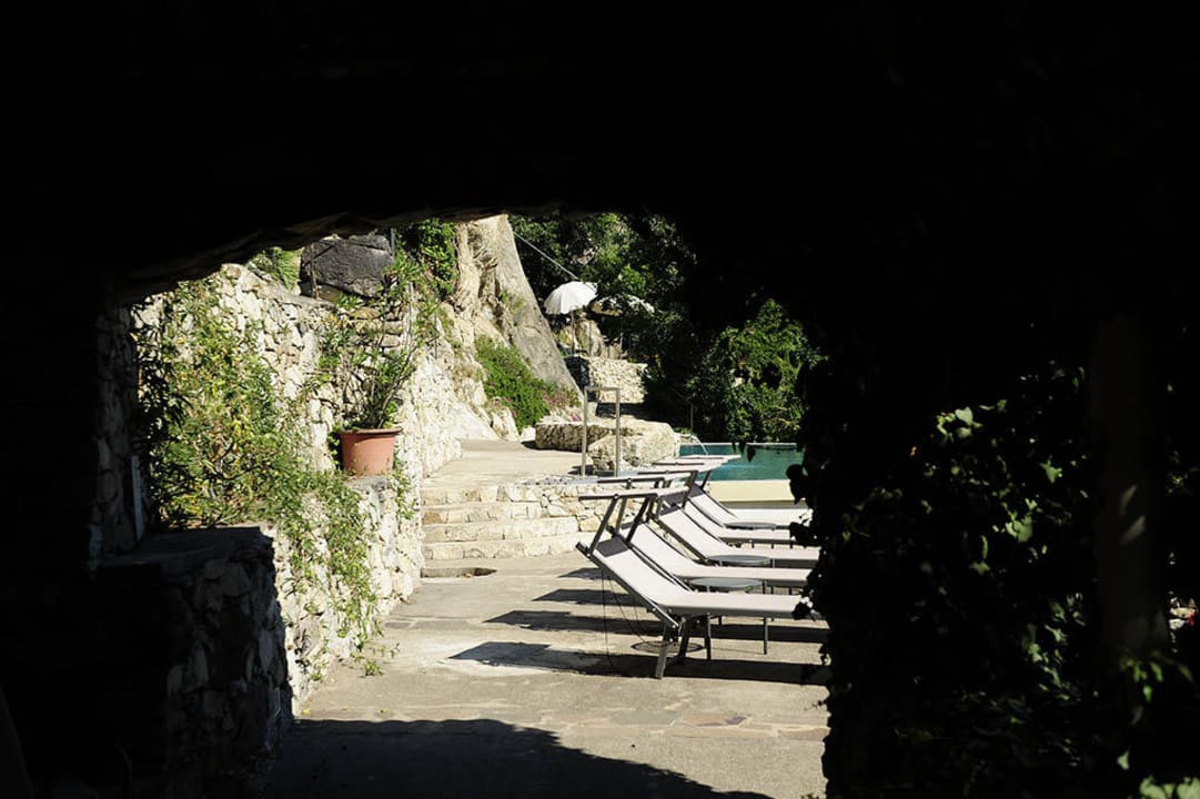 Weg zum Felsenbad Villa Tivoli