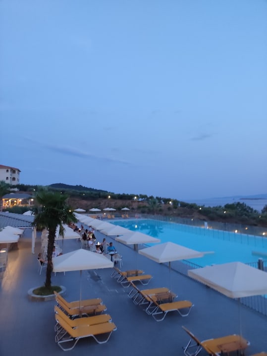 Pool Akrathos Beach Hotel