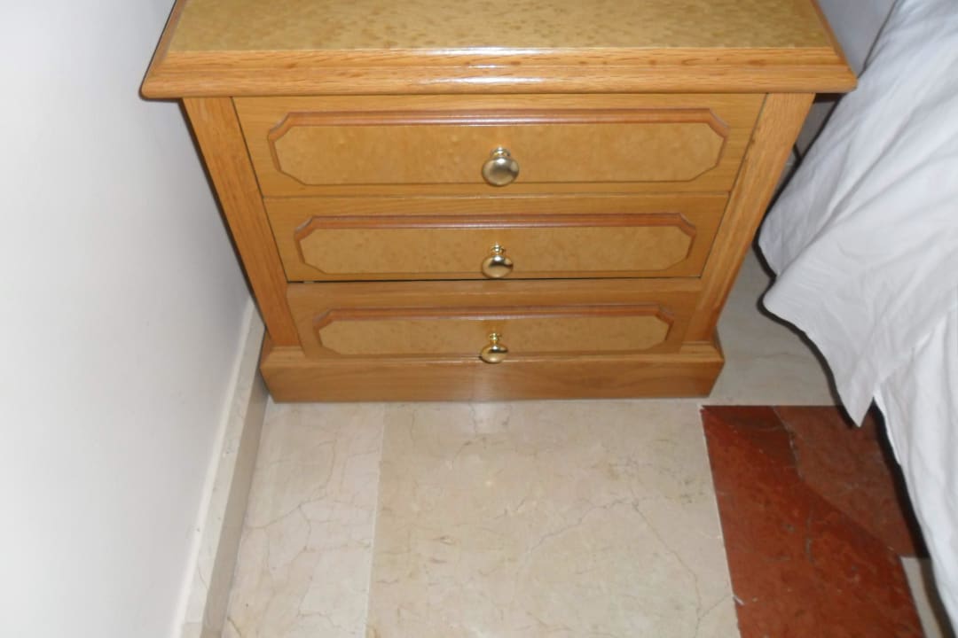 Nachttisch mit drei Schubladen Grupotel Acapulco Playa - Adults Only