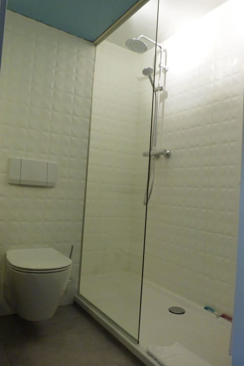 Sehr grosse Dusche WestCord Art Hotel Amsterdam 3-Star