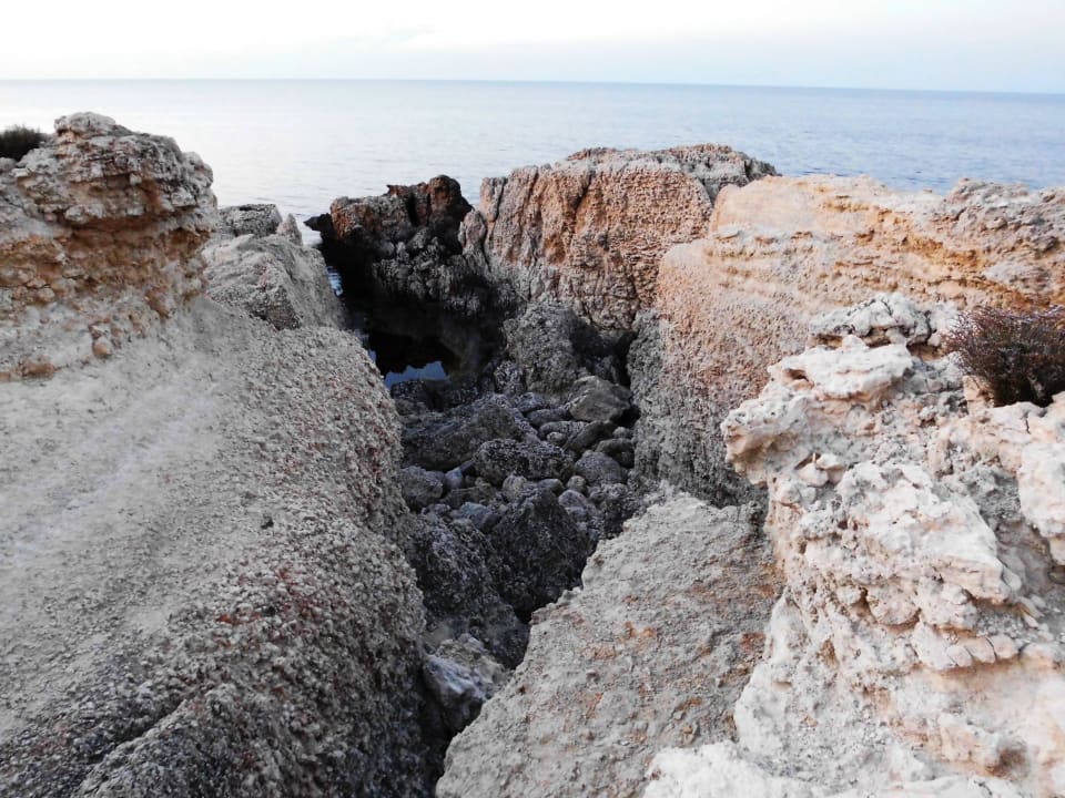 Felsen gegenüber vom Hotel Barceló Portinatx - Adults only