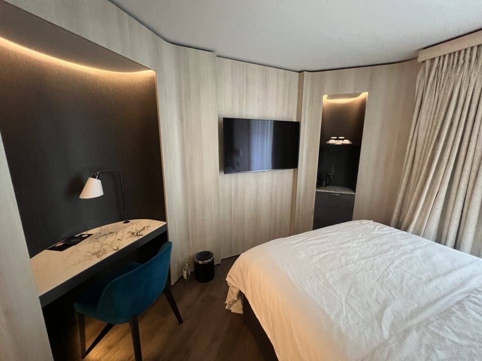 Zimmer The Westminster London, Curio Collection by Hilton